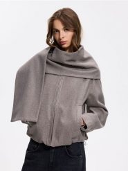 Kurtka z odpinanym szalem - brązowy. Brązowe kurtki damskie Reserved, l, bez wzorów, z tkaniny, bez kaptura. Za 229.99 zł.