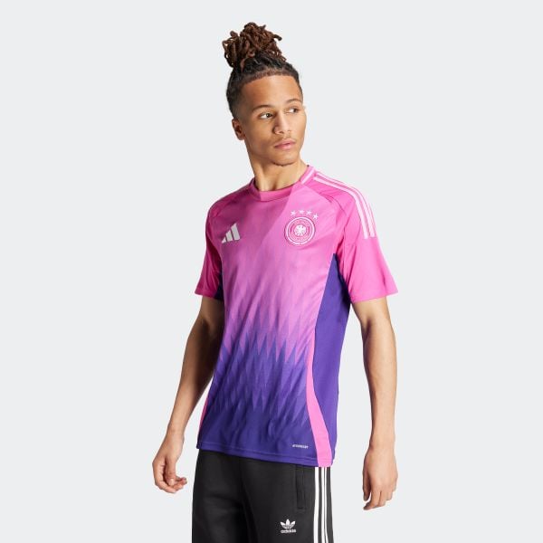 Koszulka piłkarska ADIDAS Niemcy EURO 2024 wyjazdowa. Czerwone bluzki damskie Adidas, s, bez wzorów, sportowe, bez kołnierzyka, bez ramiączek. Za 449.99 zł.