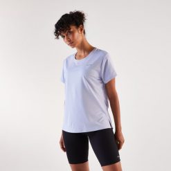 Koszulka do biegania damska Kiprun Run 500 Dry. Fioletowe t-shirty damskie KIPRUN, m, bez wzorów, z elastanu, bez kołnierzyka. Za 59.99 zł.