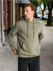 Bluza basic - zielony. Zielone bluzy z kapturem męskie Sinsay, l. W wyprzedaży za 17.99 zł.