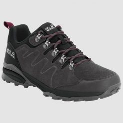 Buty trekkingowe damskie Jack Wolfskin Refugio Texapore Low. Czerwone obuwie trekkingowe damskie Jack Wolfskin, na lato. Za 541.00 zł.