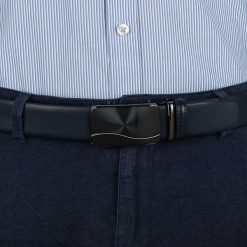 Pasek męski skórzany 3,5 cm klamra automatyczna Beltimore granatowy 02-562 : Kolory - granatowy, Rozmiar pasków - r.120-135 cm. Niebieskie paski męskie bez wzorów, ze skóry, wizytowe. Za 64.99 zł.