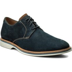 Półbuty CLARKS - Atticus Lace 261318197 Navy Nubuck. Niebieskie półbuty męskie Clarks, z materiału, bez zapięcia. W wyprzedaży za 269.00 zł.