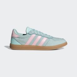 Buty Breaknet Sleek. Czerwone obuwie trekkingowe damskie Adidas. Za 259.00 zł.