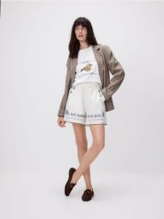 Bawełniany t-shirt z nadrukiem - biały. Białe t-shirty damskie Reserved, l, bez wzorów, z bawełny, bez kołnierzyka. Za 89.99 zł.