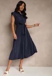 Granatowa Sukienka Plisowana z Bawełną Ozdobiona Paskiem Lirabelle. Niebieskie sukienki damskie Renee, na co dzień, l, z aplikacjami, z bawełny, eleganckie, bez kołnierzyka, bez ramiączek, maxi, plisowane. W wyprzedaży za 104.99 zł.