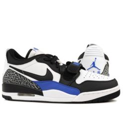 Buty męskie sportowe AIR JORDAN LEGACY. Białe buty sportowe na co dzień męskie Jordan, bez zapięcia. W wyprzedaży za 419.00 zł.