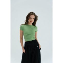 Koszulka sportowa do ćwiczeń Moonholi Timeless z krótkim rękawem. Zielone bluzki sportowe damskie MOONHOLI, xl, bez wzorów, bez ramiączek. Za 259.00 zł.