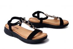 Artiker Relaks 58C0007 Czarny, sandały damskie. Czarne sandały damskie Artiker Relaks, bez wzorów, bez obcasa, na koturnie. Za 164.90 zł.