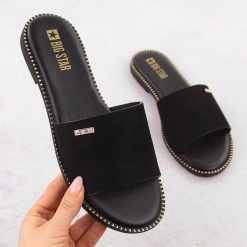 Klapki damskie zamszowe czarne Big Star RR274618. Czarne klapki damskie Big Star, bez wzorów, z materiału, bez obcasa. Za 139.99 zł.