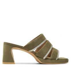 Klapki Caprice. Brązowe klapki damskie Caprice, bez wzorów, bez obcasa. Za 239.99 zł.