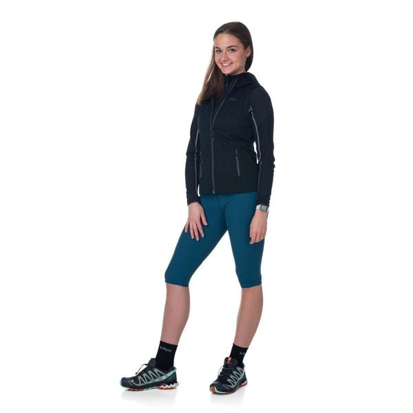 Szorty damskie Kilpi Sylane. Czerwone szorty damskie Kilpi, bez wzorów, z nylonu, sportowe. Za 215.49 zł.