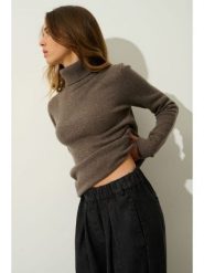 AUTHENTIC CASHMERE Kaszmirowy golf "Linda" w kolorze khaki rozmiar: S. Brązowe golfy damskie AUTHENTIC CASHMERE, s, bez wzorów, z kaszmiru, bez ramiączek. Za 456.87 zł.