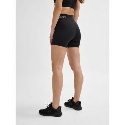 Szorty damskie Hummel. Białe szorty damskie HUMMEL, bez wzorów, sportowe. Za 144.00 zł.