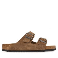 Klapki Birkenstock. Brązowe klapki damskie Birkenstock, bez wzorów, bez obcasa. Za 549.99 zł.