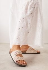 Beżowe Klapki na Podeszwie z Imitacji Korka z Szydełkowymi Paskami z Klamrami Carilorin. Brązowe bikini damskie Born2be, bez wzorów. Za 89.99 zł.