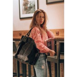 Shopper bag skórzany czarny croco L94. Czarne shopper bag damskie z aplikacjami, z materiału, małe, zamszowe, bez dodatków. Za 230.99 zł.