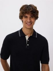 Strukturalny sweter polo - czarny. Czarne swetry męskie Reserved, l, bez wzorów, z bawełny, bez kołnierzyka. W wyprzedaży za 59.99 zł.
