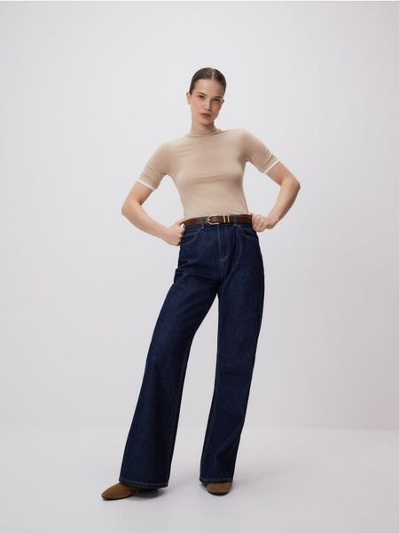 T-shirt z wiskozą - beżowy. Brązowe t-shirty damskie Reserved, l, bez wzorów, z dzianiny, bez kołnierzyka. Za 69.99 zł.