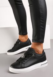 Czarne Sneakersy z Ekoskóry z Ozdobną Broszką i Sznurowaniem Siolla. Czarne broszki damskie Born2be. Za 84.99 zł.