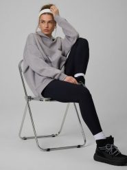 4F Bluza dresowa loose z kapturem damska - szara S. Szare bluzy z kapturem damskie 4f, s, z dresówki. Za 199.99 zł.