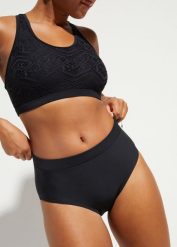 Figi bikini maxi shape, lekki stopień modelowania sylwetki. Czarne bikini damskie bonprix, bez wzorów. Za 67.99 zł.