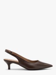 Brązowe czółenka slingback bez pięty SARAH. Brązowe czółenka damskie Ryłko, bez wzorów, z lakierowanej skóry, ze szpiczastym noskiem, bez obcasa, na obcasie. Za 379.99 zł.