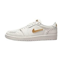 Buty damskie sportowe Air Jordan 1 Low Method of Make Wmns FN5032-100. Białe buty sportowe na co dzień damskie Nike, bez wzorów, do koszykówki. Za 540.49 zł.
