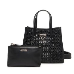 Torebka Guess. Czarne torebki klasyczne damskie Guess, z aplikacjami, bez dodatków. Za 449.99 zł.
