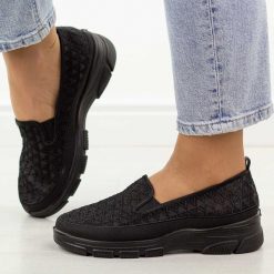 Czarne przewiewne półbuty damskie Potocki 103302. Czarne półbuty damskie POTOCKI, bez wzorów, z jeansu, klasyczne, z okrągłym noskiem, bez obcasa, na płaskiej podeszwie. Za 119.00 zł.