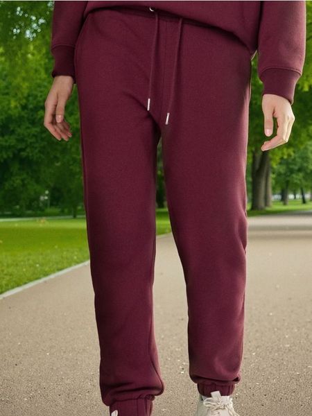 Spodnie dresowe jogger - bordowy. Czerwone spodnie sportowe damskie Sinsay, l, z dresówki. Za 29.99 zł.
