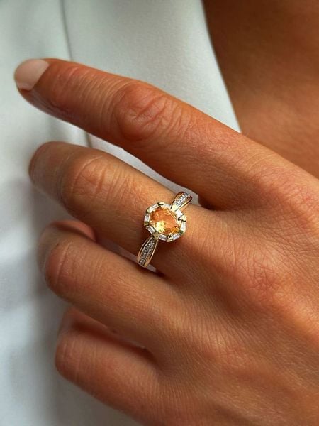 Les Petites Précieuses Pozłacany pierścionek z cyrkoniami i cytrynem rozmiar: 60. Żółte pierścionki damskie Les Petites Précieuses, z cyrkonią, pozłacane. Za 279.78 zł.