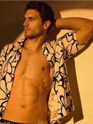 Koszula z wiskozą ze wzorem abstrakcyjnym - kremowy. Białe koszule męskie Sinsay, l, bez wzorów, z wiskozy, bez kołnierzyka, bez ramiączek. Za 49.99 zł.