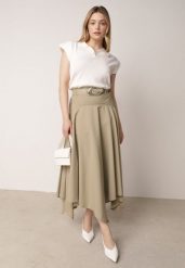 Zielona Rozkloszowana Spódnica z Ozdobnym Paskiem i Asymetrycznym Dołem Pillen. Zielone spódniczki damskie Born2be, l, bez wzorów, ze skóry, biznesowe, maxi, asymetryczne. Za 149.99 zł.