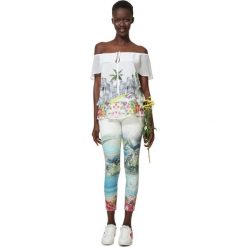 Desigual bluzka damska Blus Colette L biały. Białe bluzki damskie Desigual, l, bez wzorów, bez kołnierzyka, bez ramiączek. W wyprzedaży za 175.00 zł.