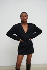 Krótka sukienka w kolorze DEEP BLACK - MAVEN-XS. Czarne sukienki damskie Marsala, s, bez wzorów, z bawełny, eleganckie, bez kołnierzyka, bez ramiączek, mini. Za 579.90 zł.