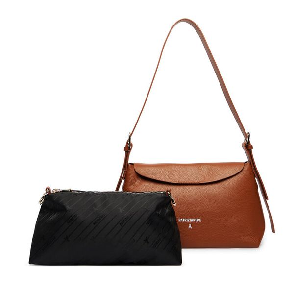 Torebka Patrizia Pepe. Brązowe torebki klasyczne damskie Patrizia Pepe, bez wzorów, bez dodatków. Za 1,099.00 zł.