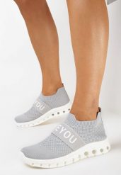 Szare Buty Sportowe ze Skarpetkową Cholewką i Napisem Thirllas. Szare buty sportowe na co dzień damskie Born2be, bez wzorów. Za 54.99 zł.