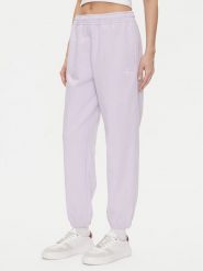 Calvin Klein Jeans Spodnie dresowe Monologo LV047B235G Fioletowy Regular Fit. Fioletowe jeansy damskie Calvin Klein Jeans, xs, bez wzorów, z bawełny. Za 239.99 zł.