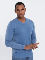 Męski sweter washowany z dekoltem w serek - niebieski V4 OM-SWOS-0108 - XL. Niebieskie swetry męskie Ombre Clothing, l, bez wzorów, z bawełny, bez kołnierzyka. W wyprzedaży za 59.99 zł.