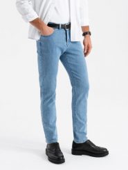 Klasyczne męskie spodnie jeansy SLIM FIT z elastanem – jasnoniebieskie V2. Niebieskie jeansy męskie Ombre Clothing. W wyprzedaży za 157.49 zł.