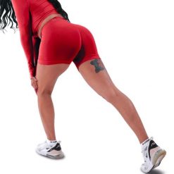 Techniczne szorty z efektem push-up i idealną sylwetką. Czerwone spodenki sportowe damskie R-EVENGE, s, z elastanu, na fitness i siłownię. Za 131.89 zł.