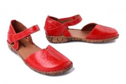 JOSEF SEIBEL 79542 6113 450 Rosalie 42 hibiscus, sandały damskie. Czerwone sandały damskie Josef Seibel, bez wzorów, ze skóry, bez obcasa. Za 287.92 zł.