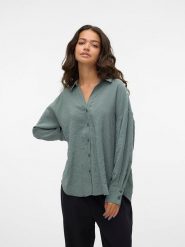 Vero Moda Bluzka w kolorze błękitnym rozmiar: M. Niebieskie bluzki damskie Vero Moda, m, bez wzorów, bez kołnierzyka, bez ramiączek. Za 61.60 zł.