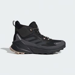 Buty Terrex Trailmaker 2.0 Mid Gore-Tex Hiking. Brązowe obuwie trekkingowe damskie Adidas. Za 599.00 zł.