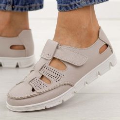 Szare przewiewne skórzane półbuty damskie Sergio Leone sp004. Szare półbuty damskie Sergio Leone, bez wzorów, z jeansu, klasyczne, z okrągłym noskiem, bez obcasa, na płaskiej podeszwie. Za 199.00 zł.