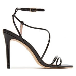 Sandały Marciano Guess. Czarne sandały damskie Marciano Guess, z aplikacjami, bez obcasa, na szpilce. Za 759.99 zł.