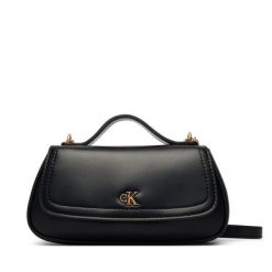 Torebka Calvin Klein. Czarne torebki klasyczne damskie CALVIN KLEIN, bez wzorów, bez dodatków. Za 409.99 zł.