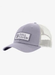 Czapka z daszkiem Fjallraven Langtradarkeps. Fioletowe czapki męskie Fjällräven, bez wzorów, z bawełny, eleganckie. Za 186.99 zł.