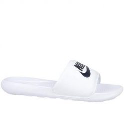 Klapki damskie Nike Victori One. Białe klapki damskie Nike, bez wzorów, z materiału, bez obcasa. Za 259.99 zł.